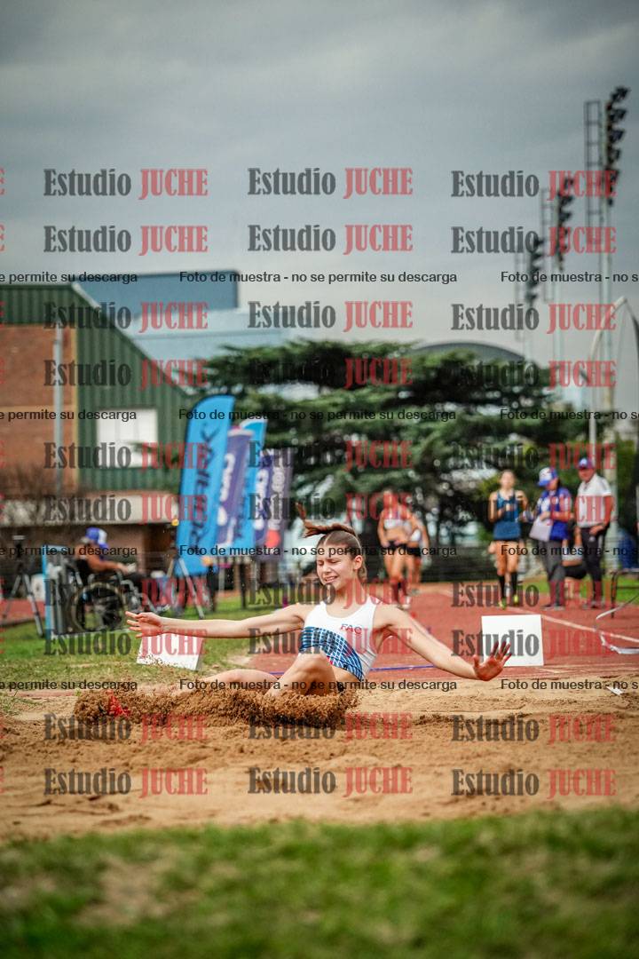Fotos del salto en largo de mujeres