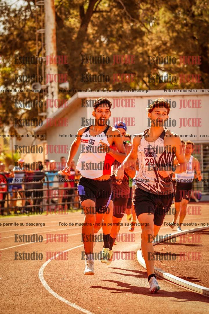 Fotos de los 800 m llanos de varones