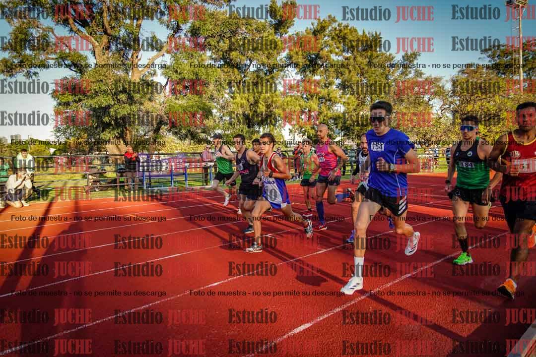 Fotos de los 3000 m llanos de varones