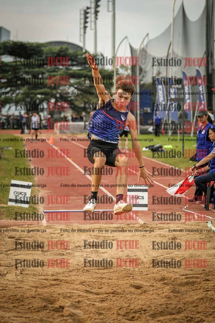 Fotos del salto en largo de varones