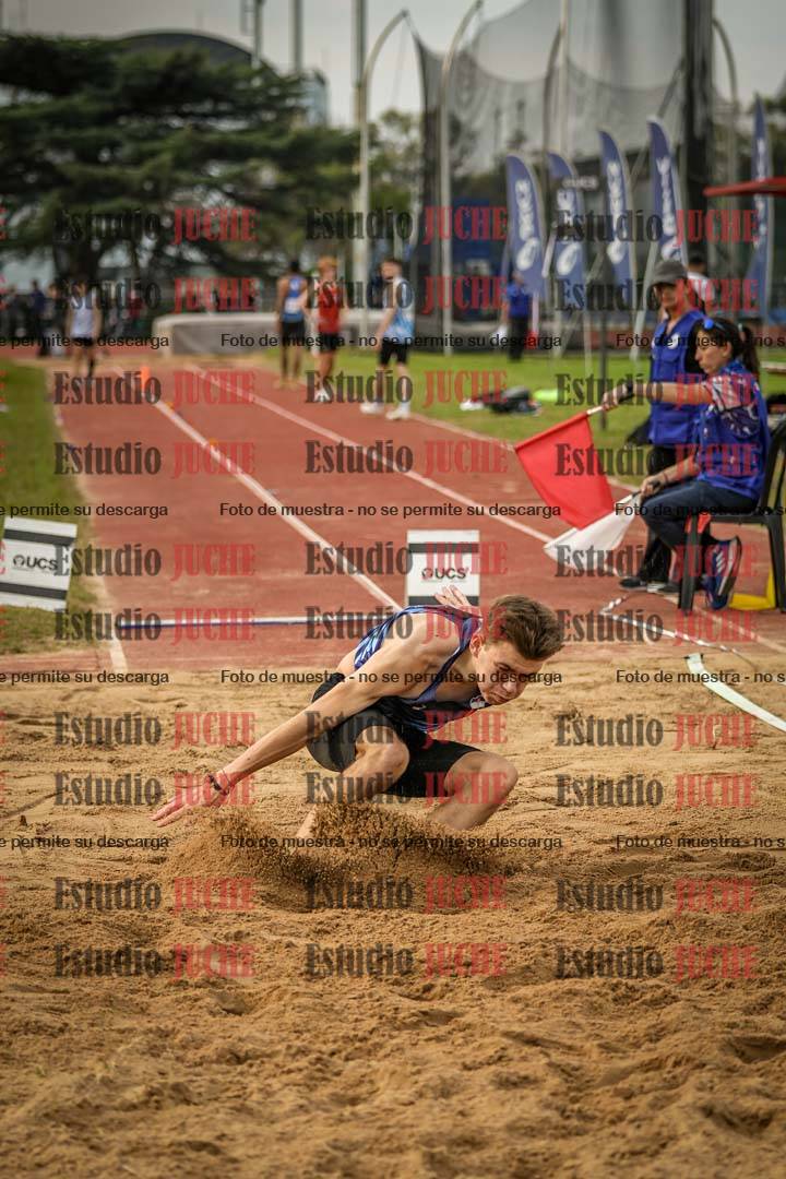 Fotos del salto en largo de varones