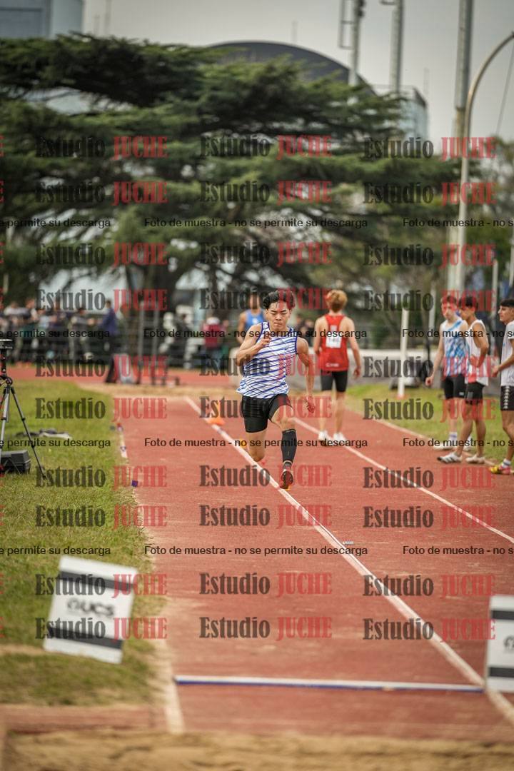 Fotos del salto en largo de varones