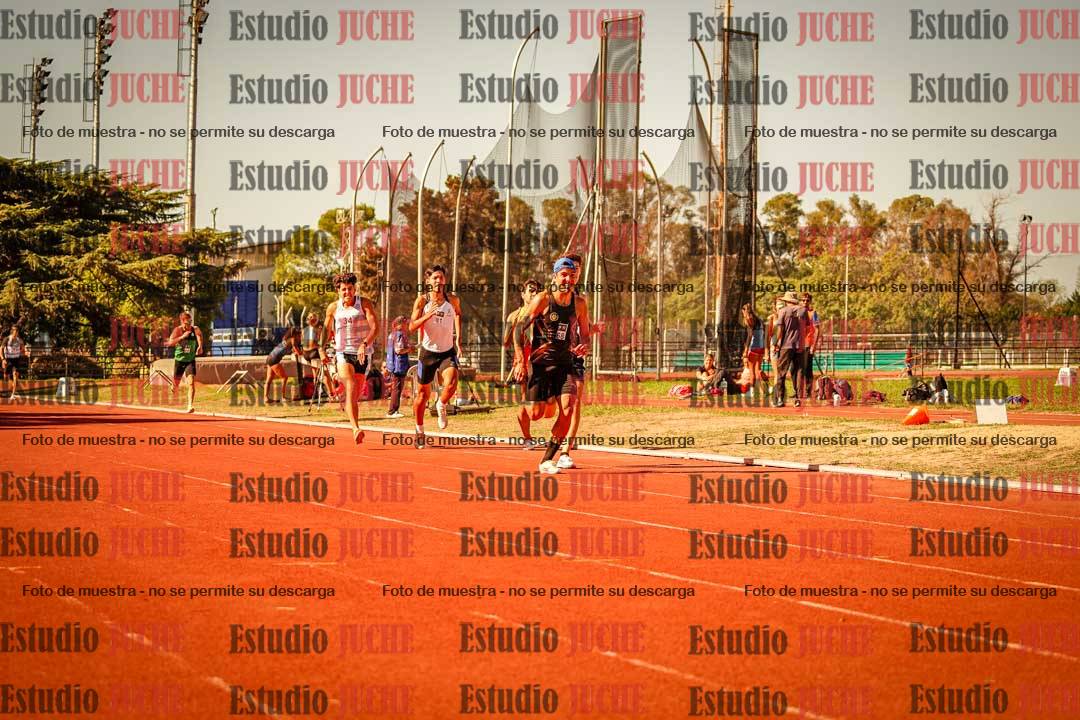 Fotos de los 800 m llanos de varones