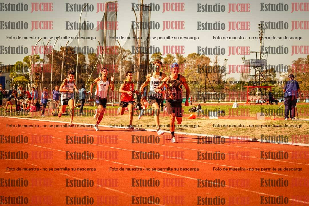 Fotos de los 800 m llanos de varones