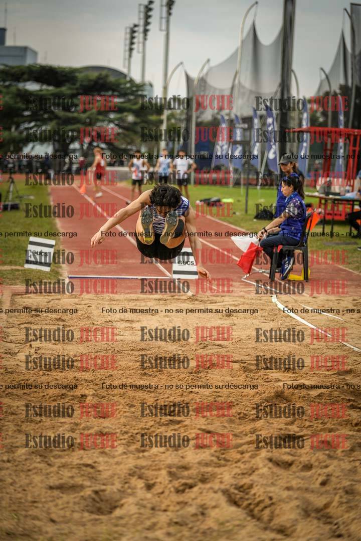 Fotos del salto en largo de varones