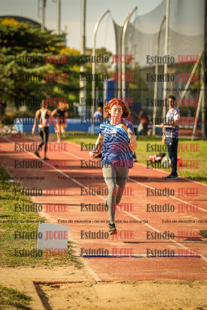 Fotos del salto en largo de mujeres