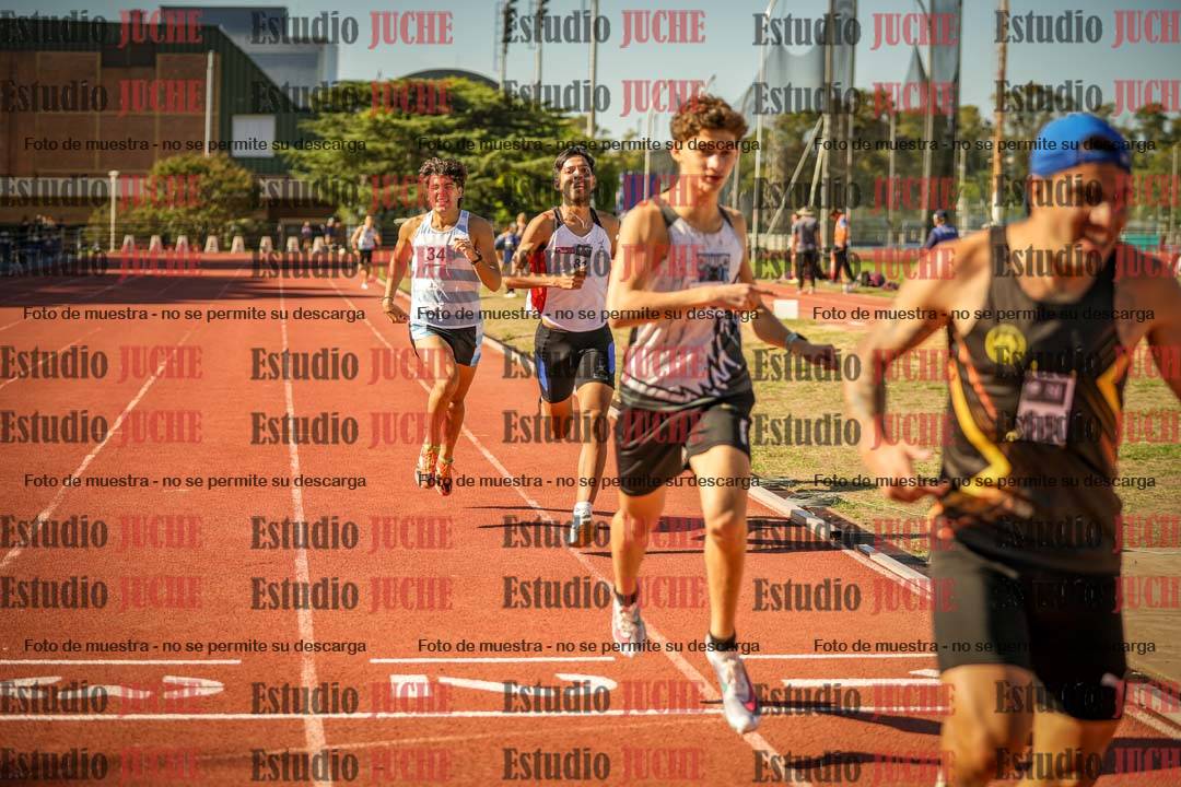 Fotos de los 800 m llanos de varones
