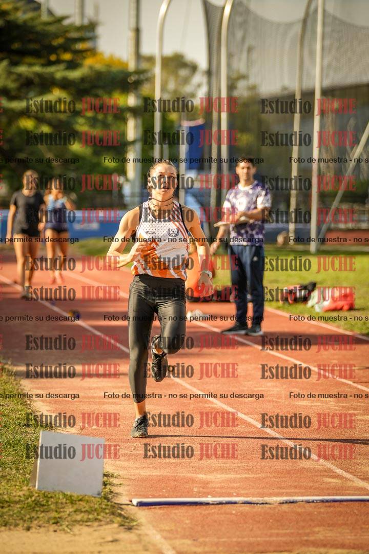 Fotos del salto en largo de mujeres