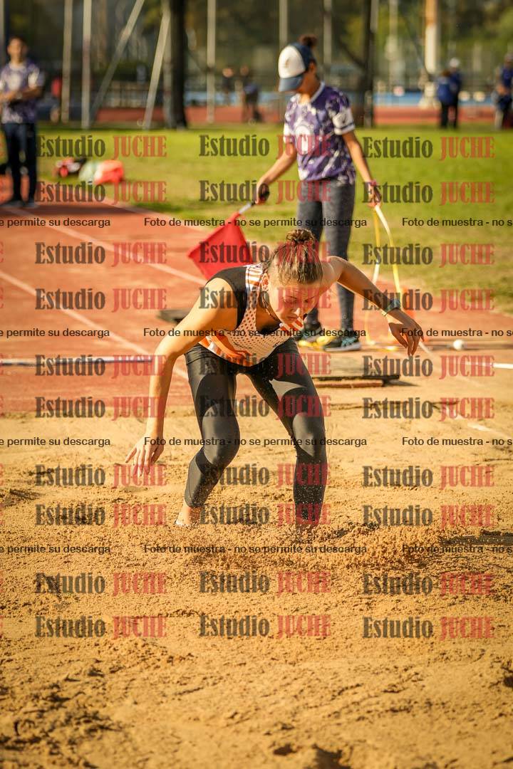 Fotos del salto en largo de mujeres