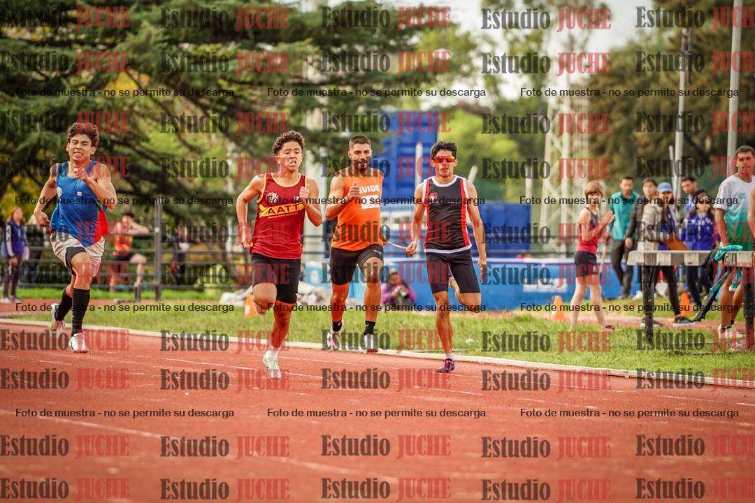 Fotos de los 400 m llanos de varones
