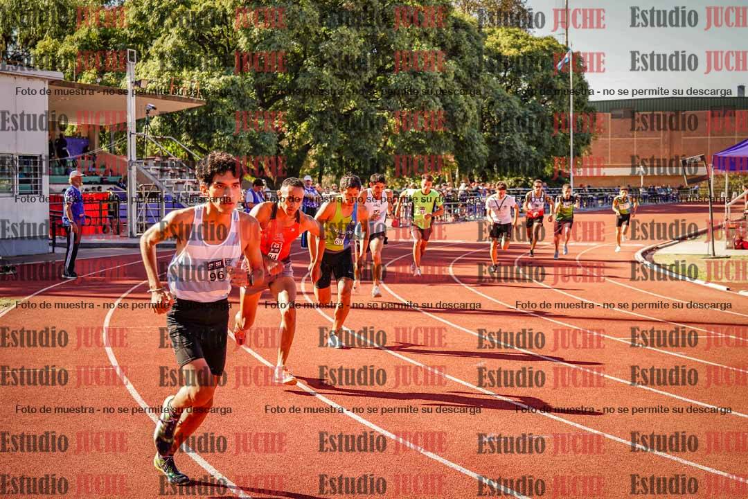 Fotos de los 800 m llanos de varones