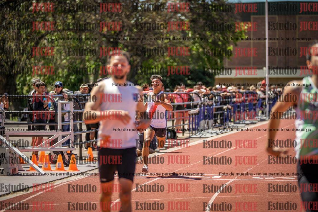Fotos de los 400 m llanos de varones