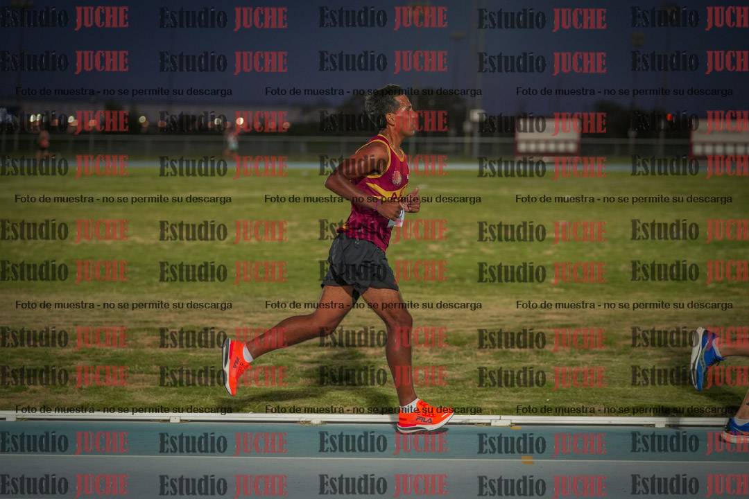 Fotos de los 3000 m llanos de varones
