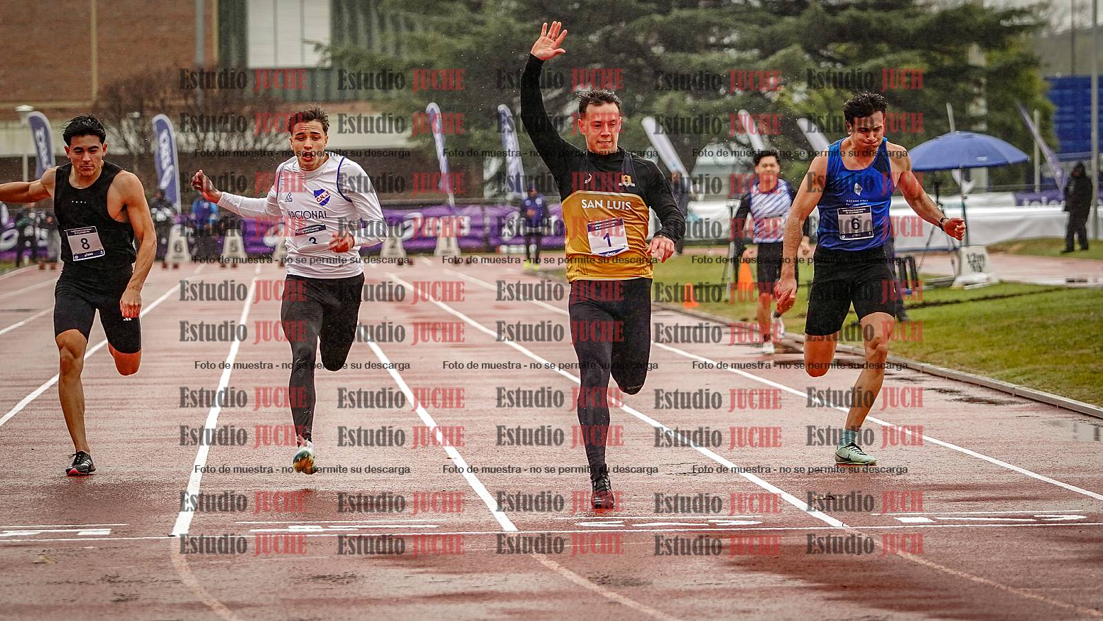Fotos de los 100 m llanos de varones - FINAL
