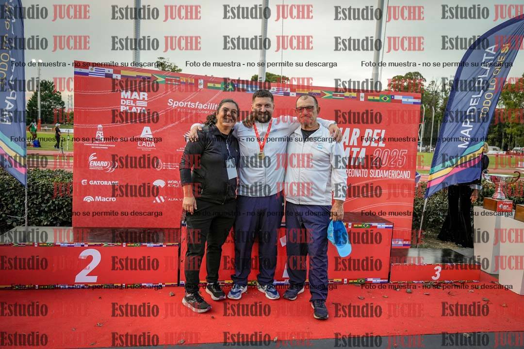 Fotos de algunos extras y podios del día 1