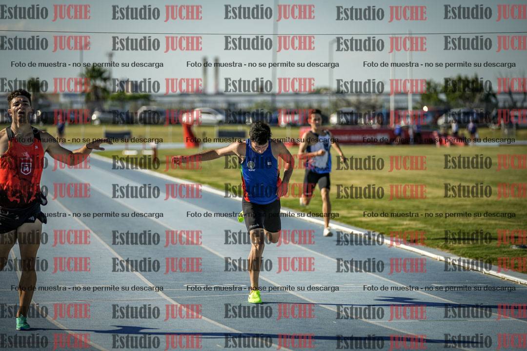 Fotos de los 400 m llanos de varones