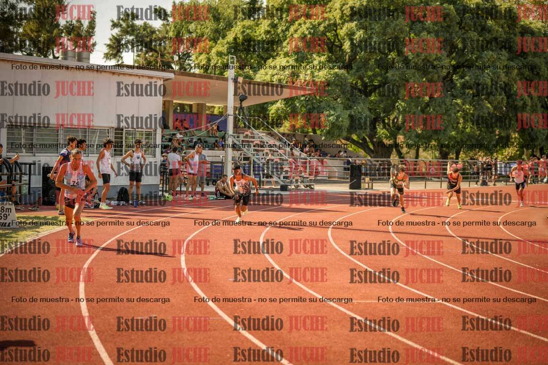 Fotos de los 800 m llanos de varones