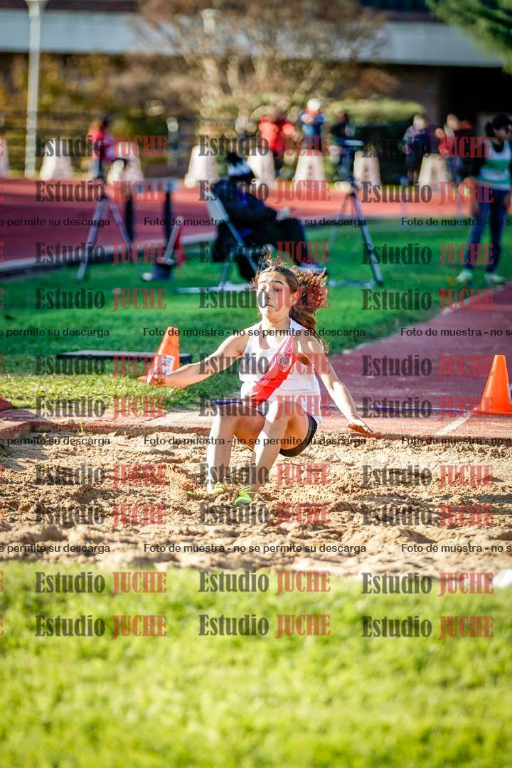 Fotos del salto en largo de mujeres