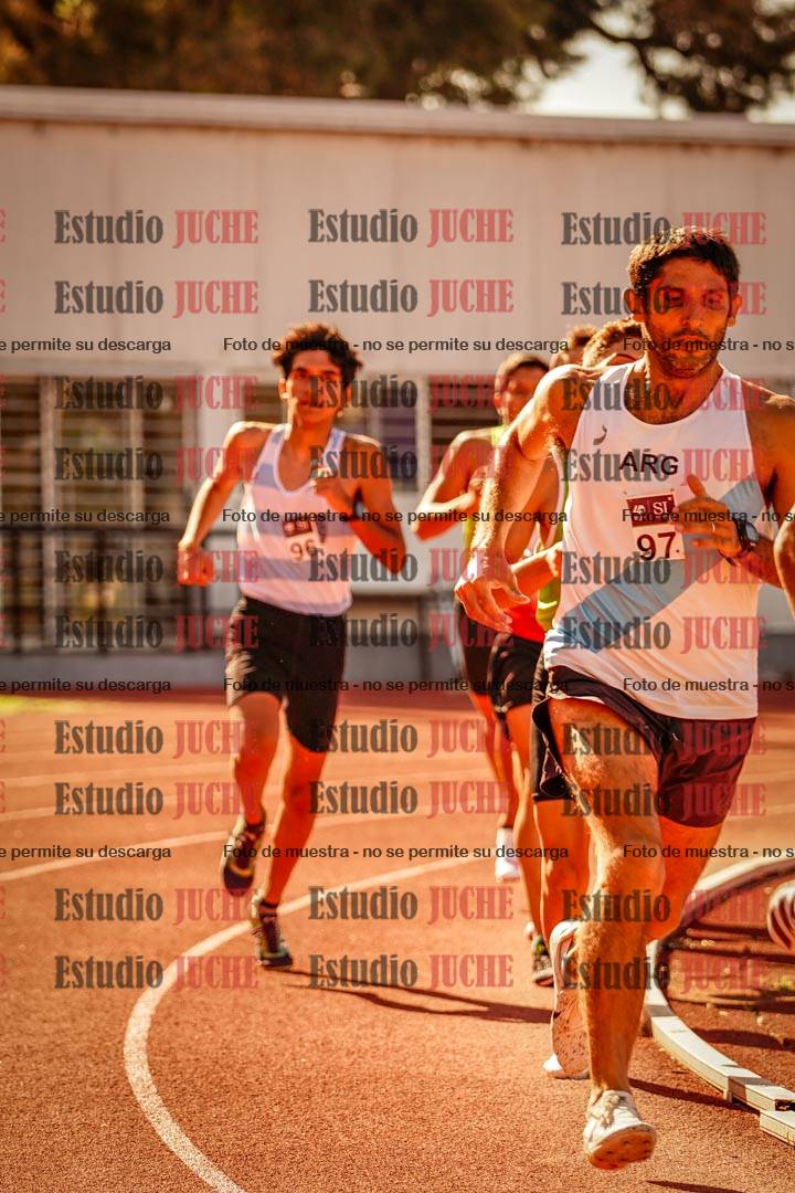 Fotos de los 800 m llanos de varones