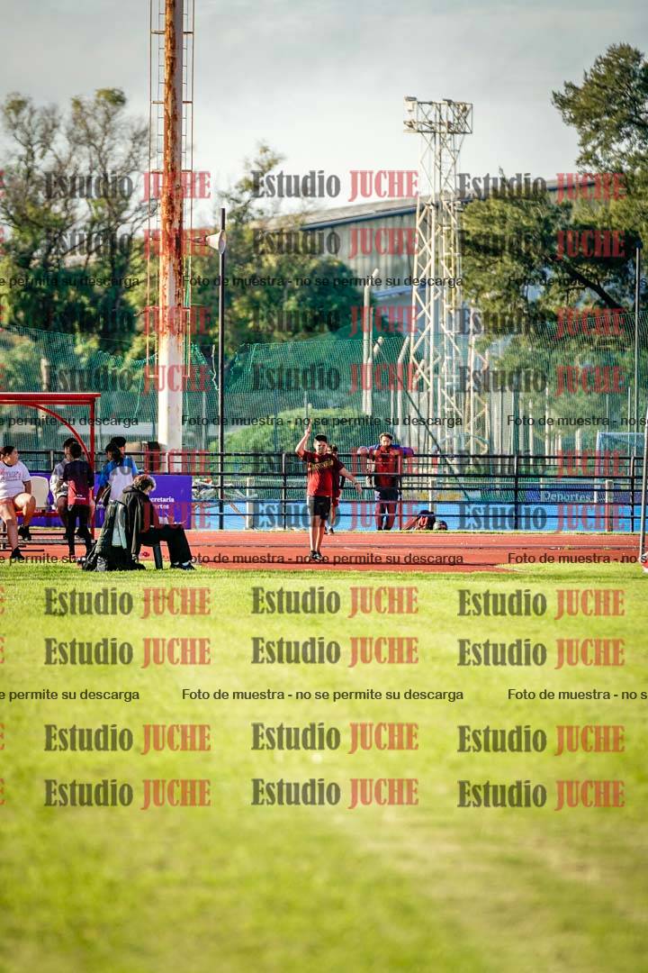 Fotos del lanzamiento de jabalina de mujeres y varones - U14