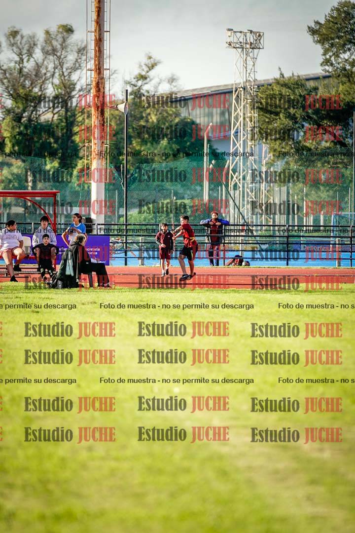 Fotos del lanzamiento de jabalina de mujeres y varones - U14