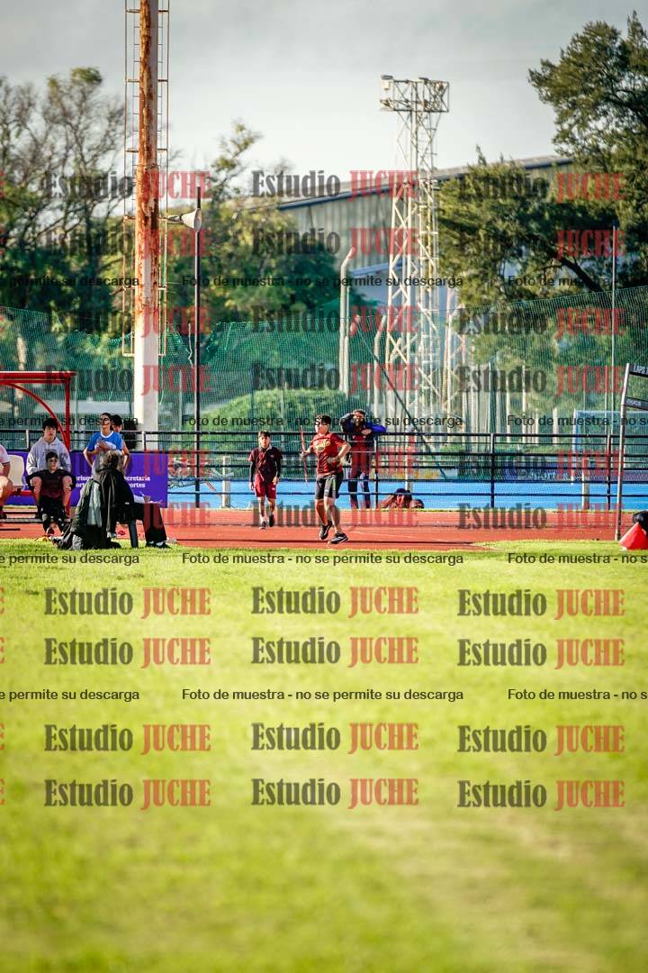Fotos del lanzamiento de jabalina de mujeres y varones - U14