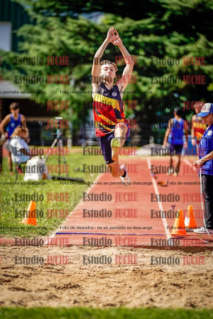 Fotos del salto en largo de varones