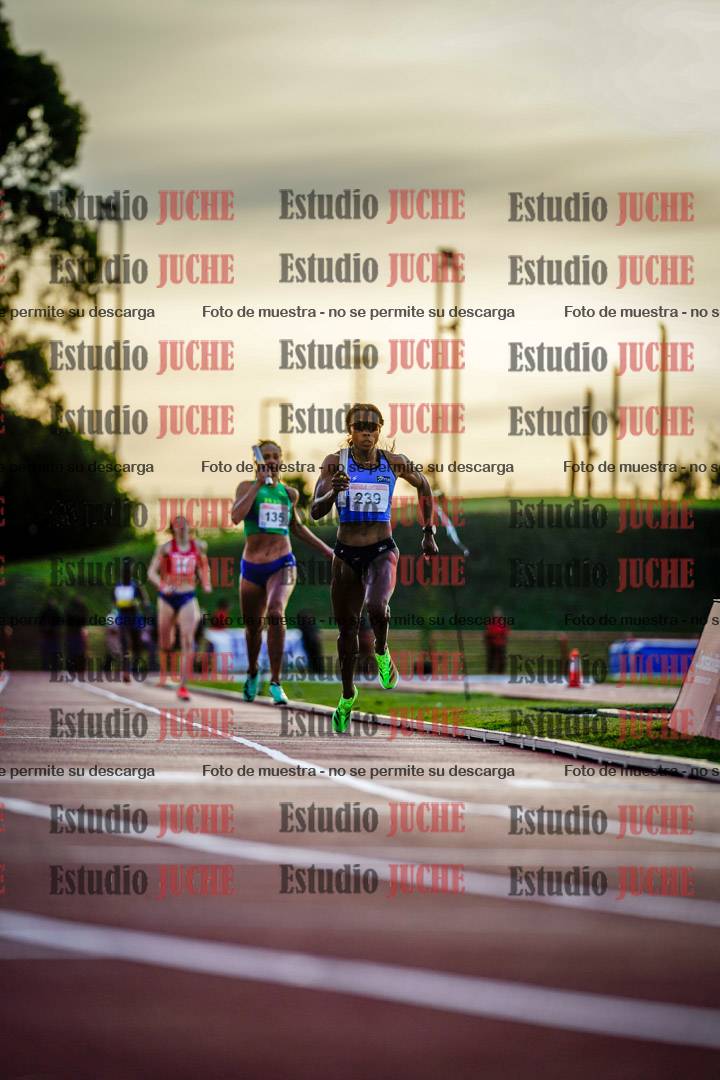 Fotos de los relevos 4x400 m de mujeres