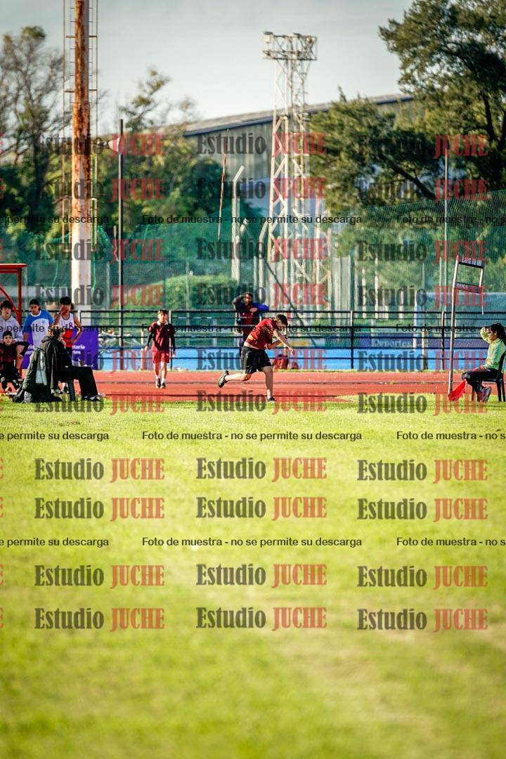 Fotos del lanzamiento de jabalina de mujeres y varones - U14