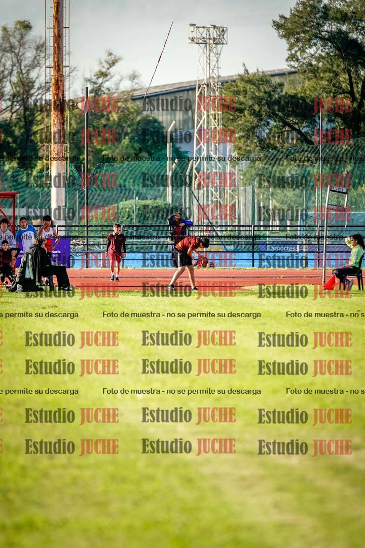 Fotos del lanzamiento de jabalina de mujeres y varones - U14