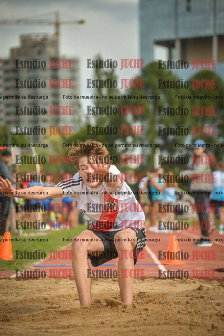 Fotos del salto en largo - varones U16