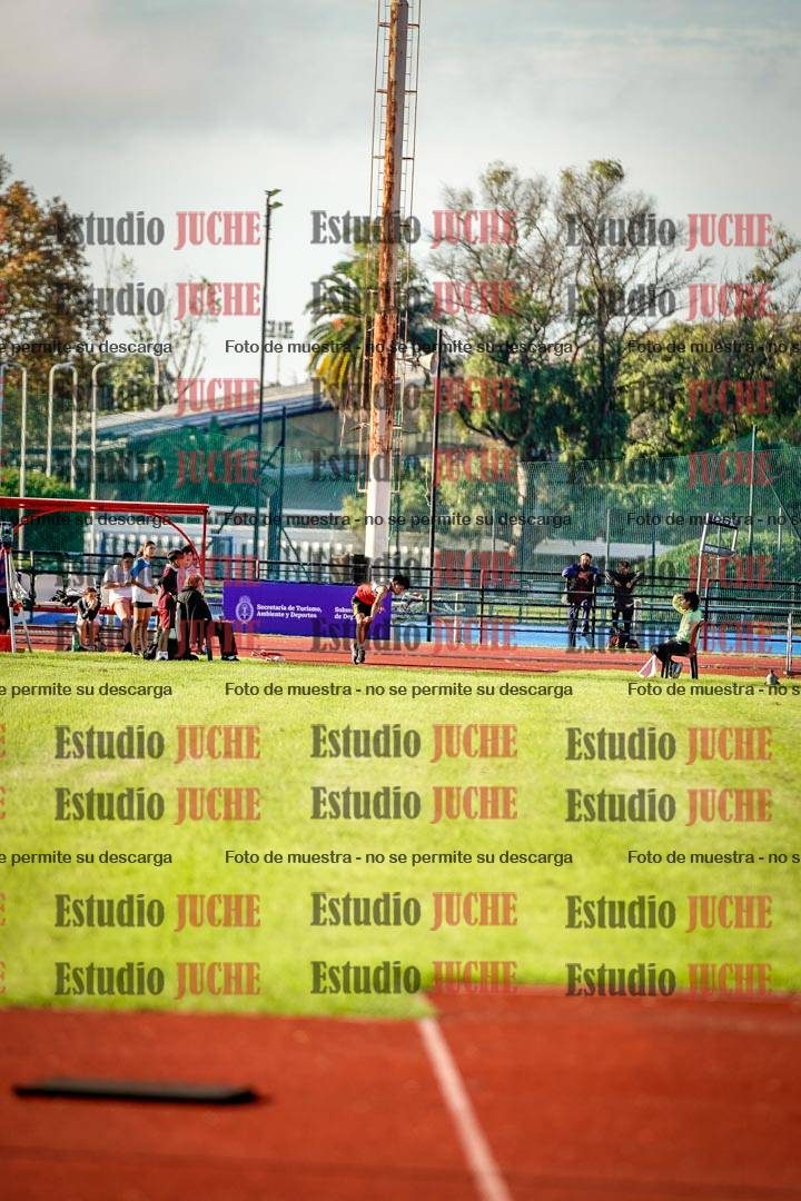 Fotos del lanzamiento de jabalina de mujeres y varones - U14