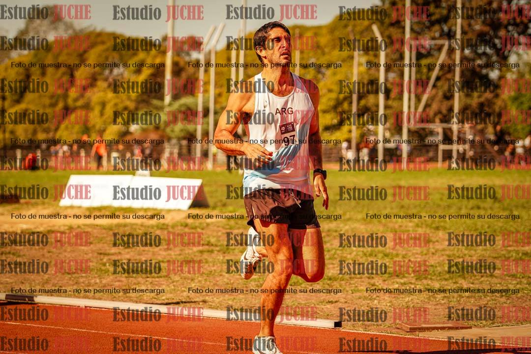 Fotos de los 800 m llanos de varones
