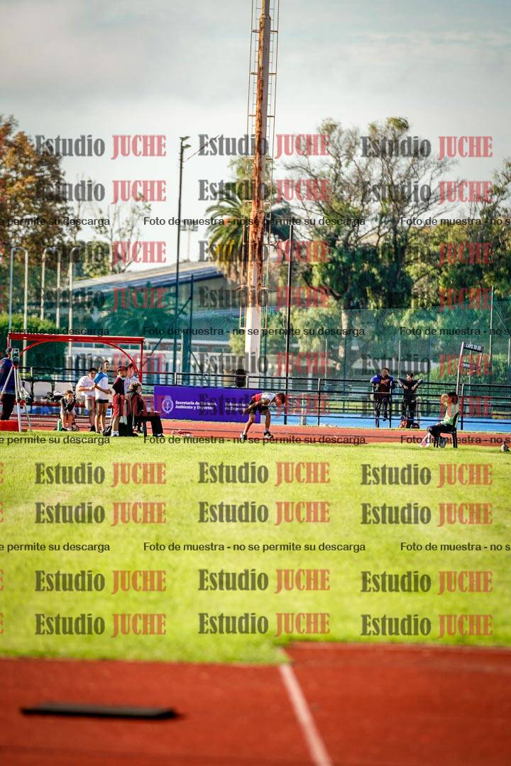 Fotos del lanzamiento de jabalina de mujeres y varones - U14