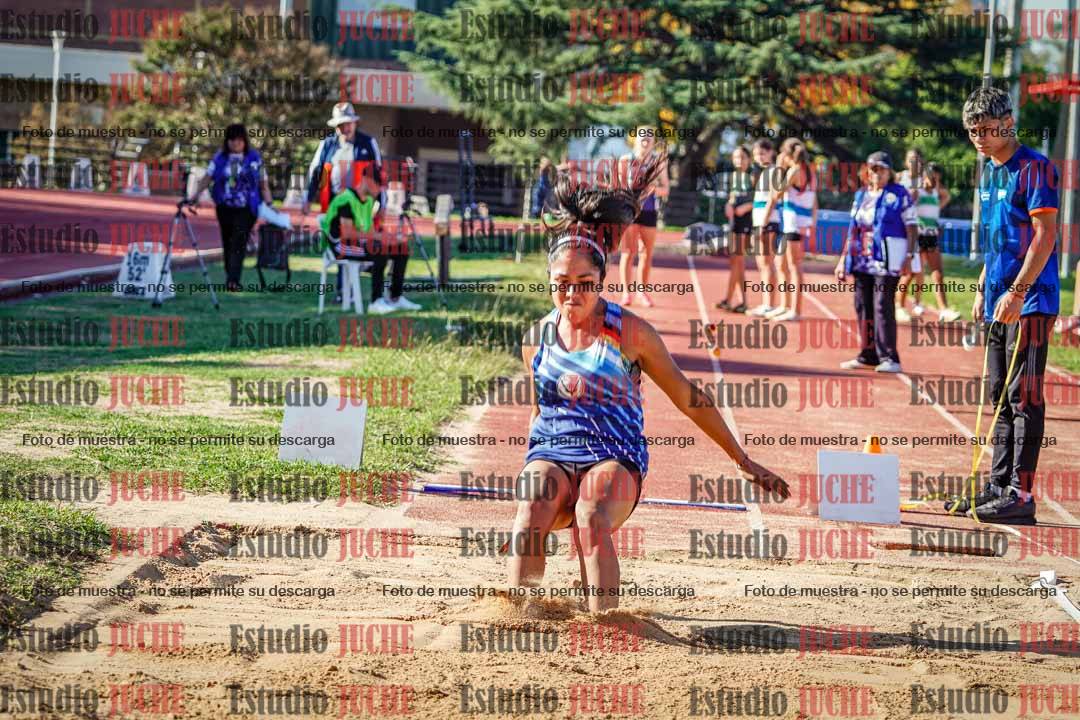 Fotos del salto en largo de mujeres - incluye U16