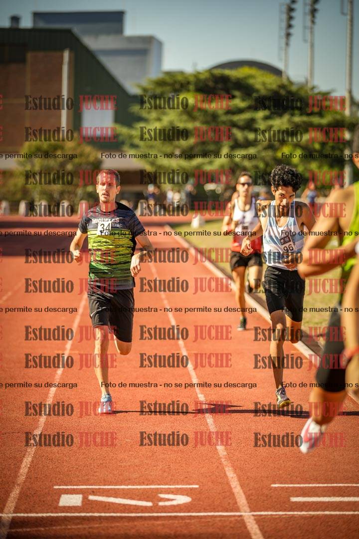 Fotos de los 800 m llanos de varones