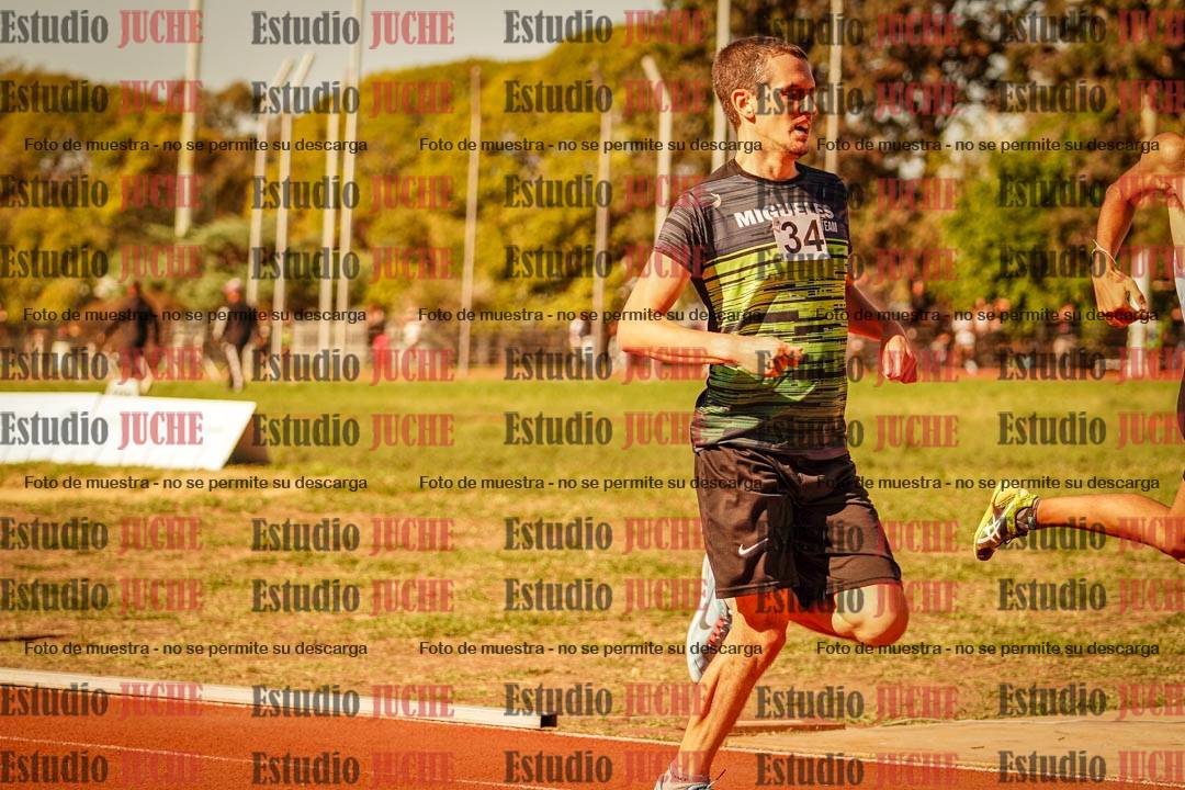 Fotos de los 800 m llanos de varones