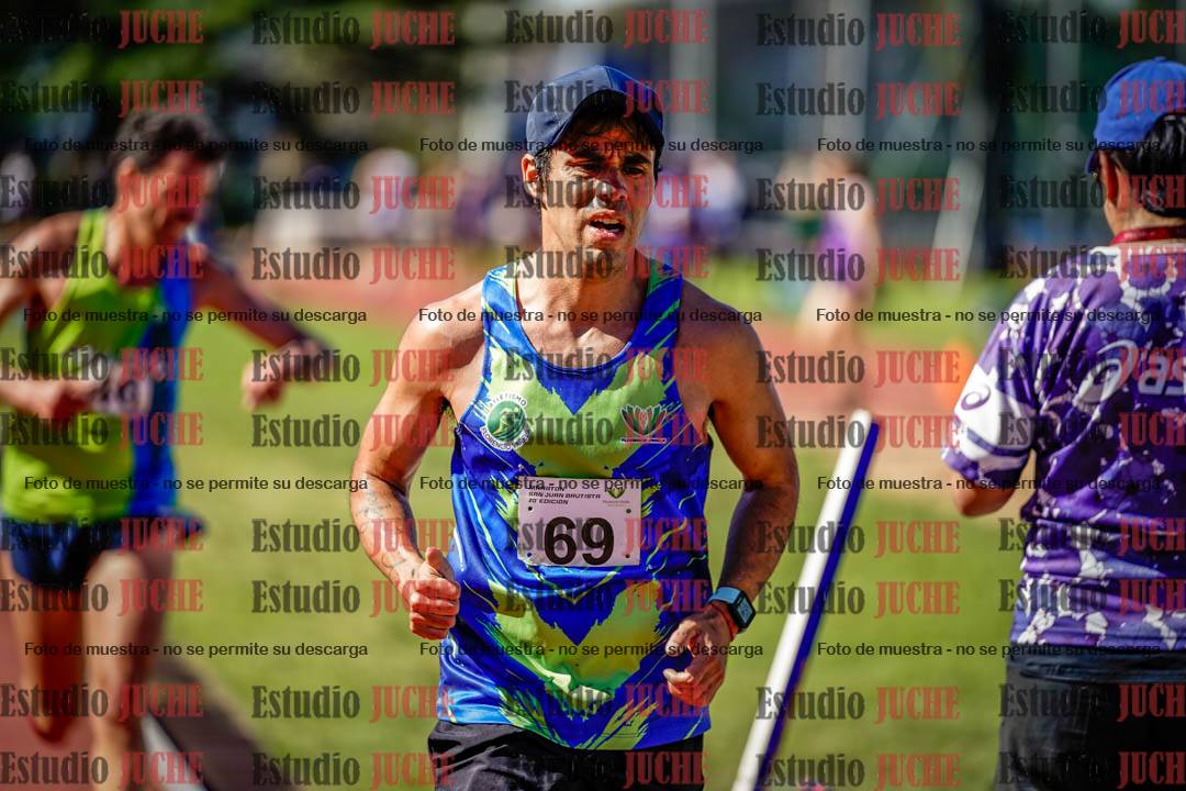 Fotos de los 5000 m llanos de mujeres y varones