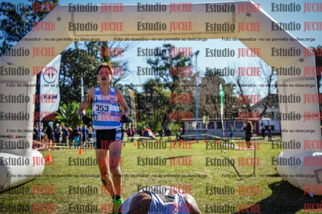 Fotos de la llegada del cross de 8000 m