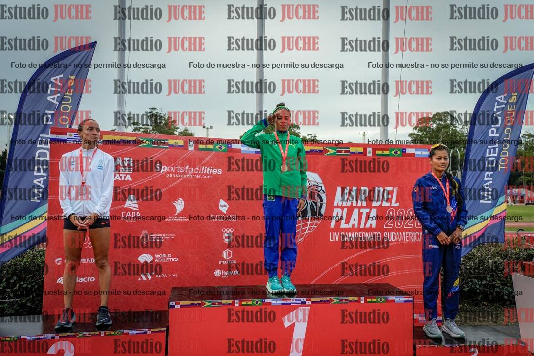 Fotos de algunos extras y podios del día 1