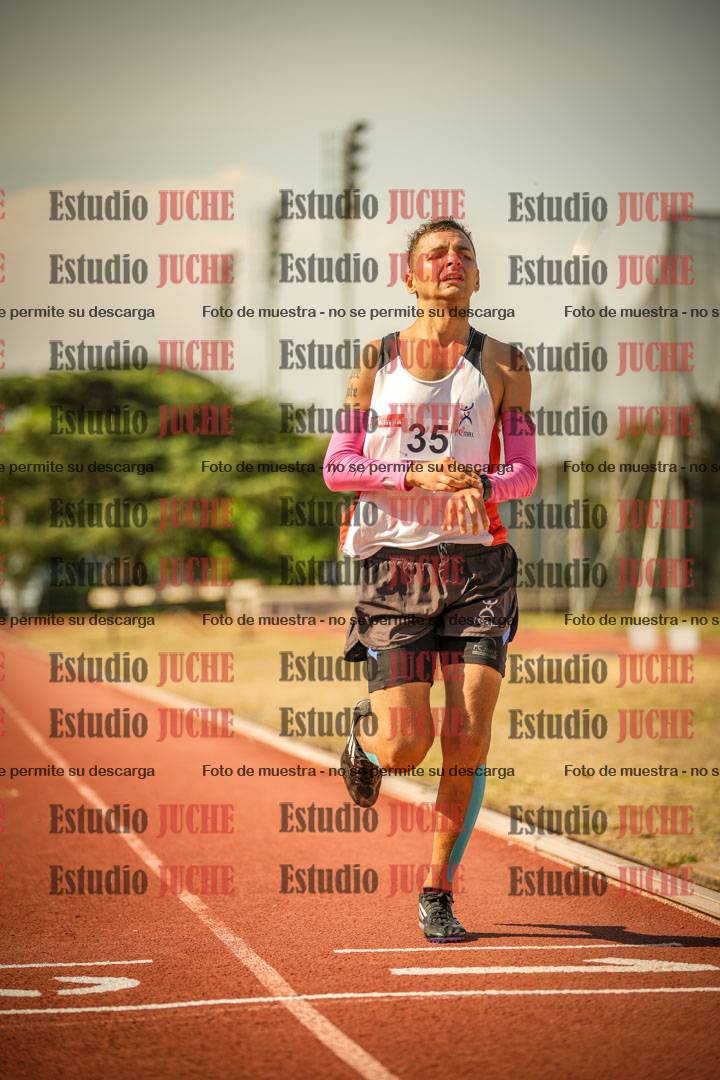 Fotos de los 800 m llanos de varones