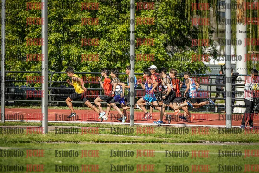 Fotos de los 600 m llanos de varones