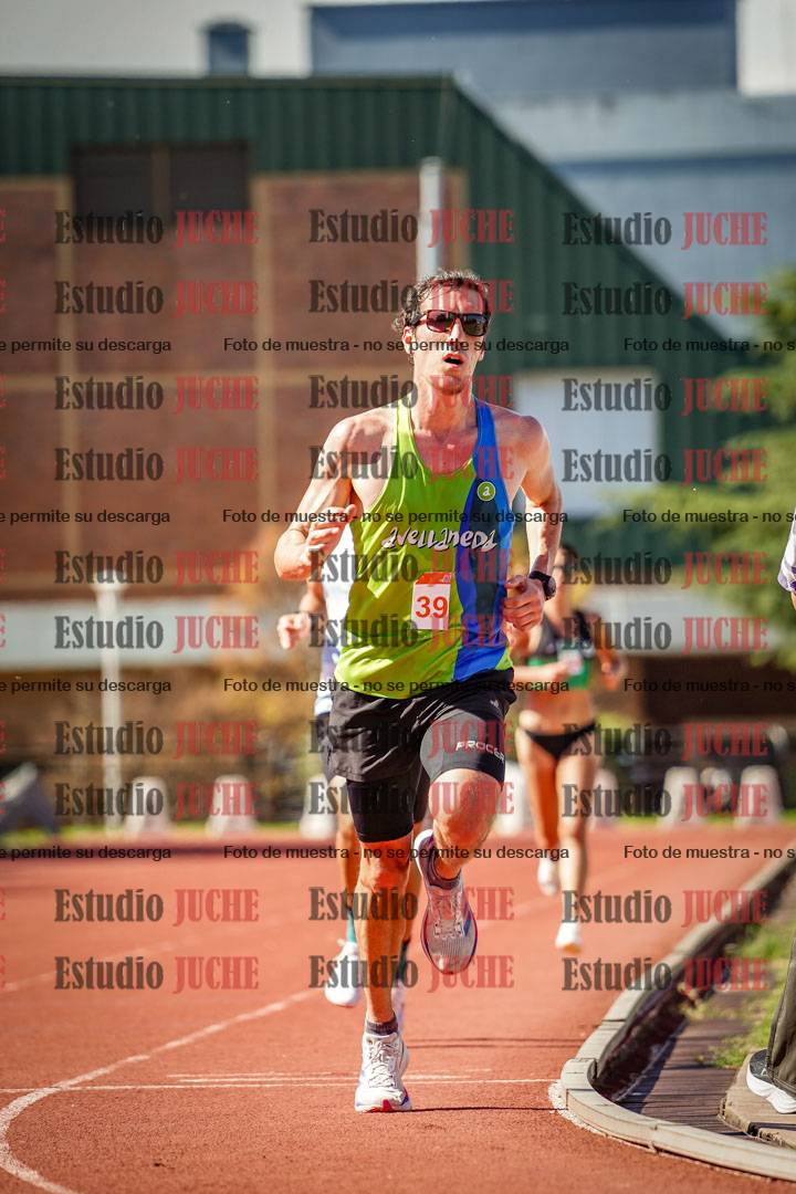 Fotos de los 5000 m llanos de mujeres y varones