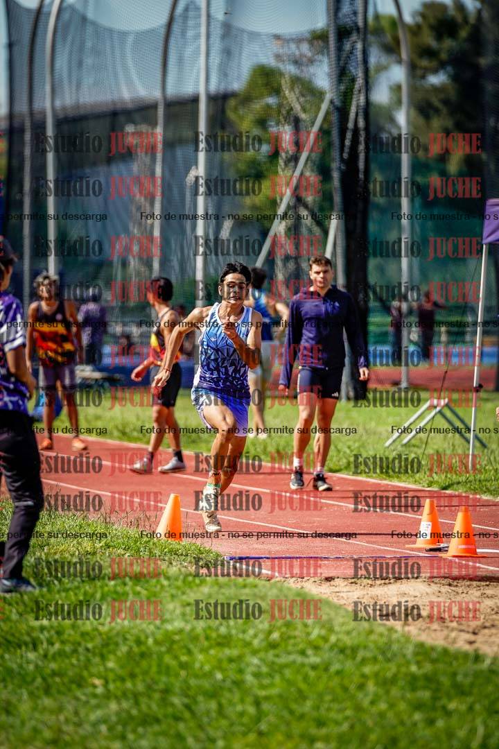 Fotos del salto en largo de varones
