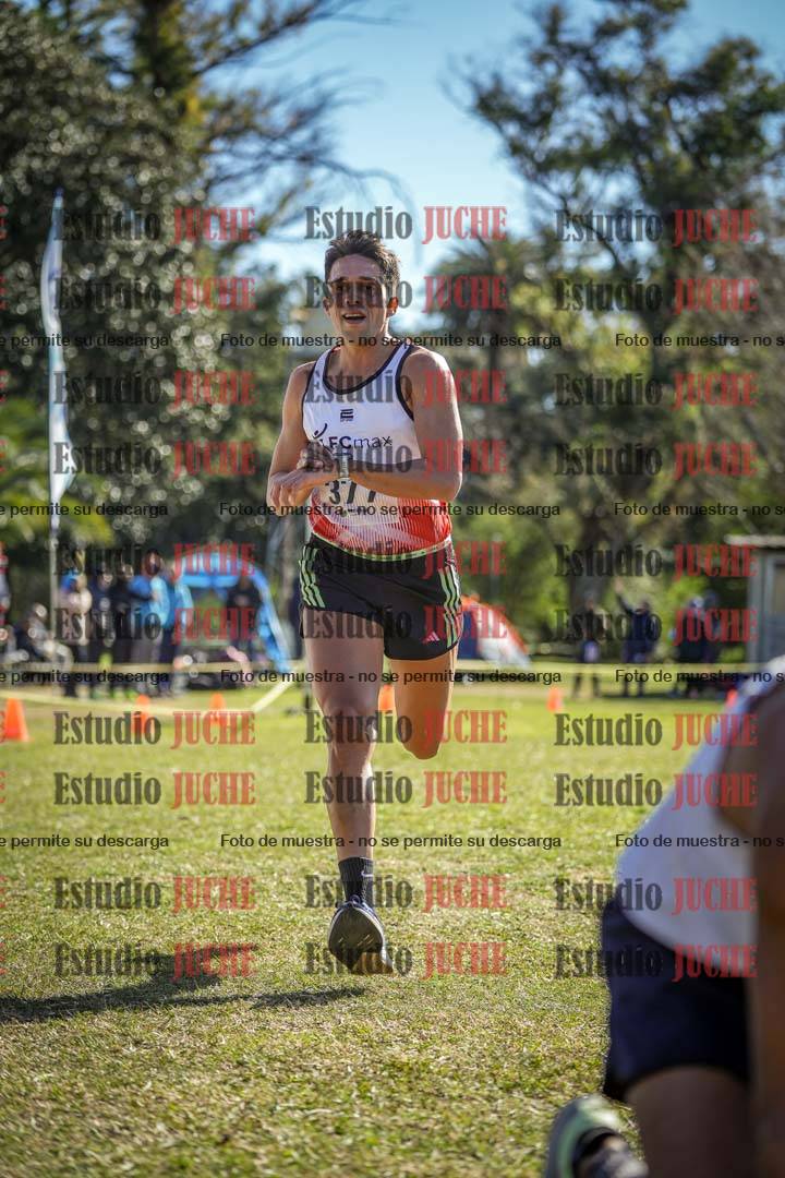 Fotos de la llegada del cross de 8000 m