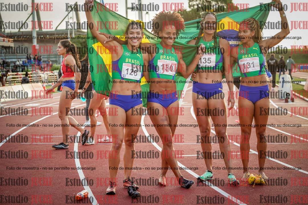 Fotos de algunos extras y podios del día 3