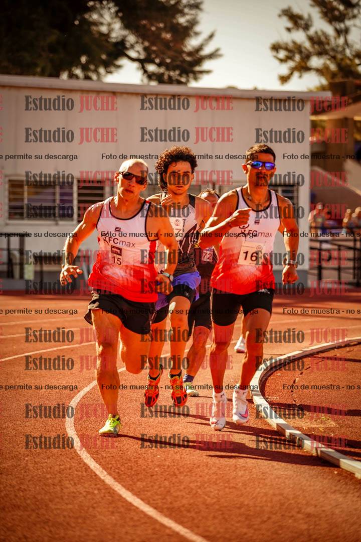 Fotos de los 800 m llanos de varones