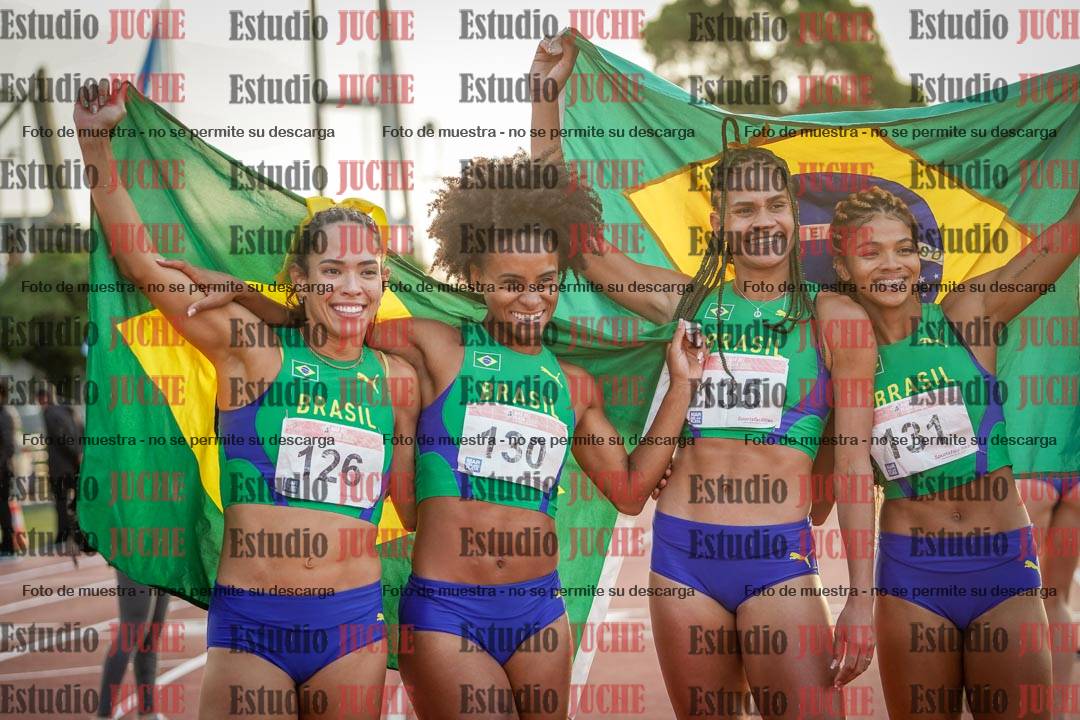 Fotos de algunos extras y podios del día 3