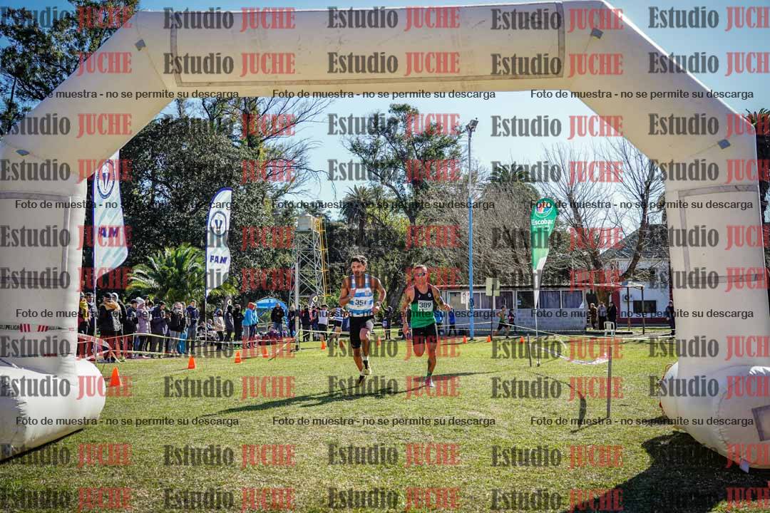 Fotos de la llegada del cross de 8000 m