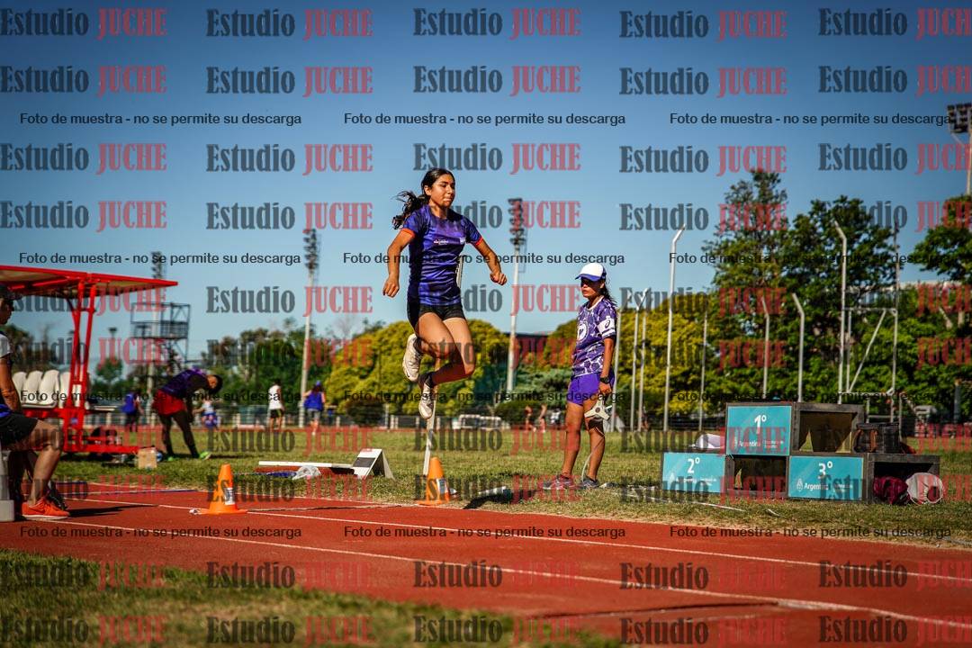 Fotos del salto triple de mujeres y varones - tablas de 8 - 11 - 13